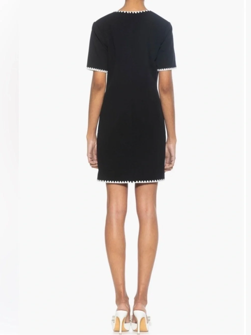Alexia Admor chic black